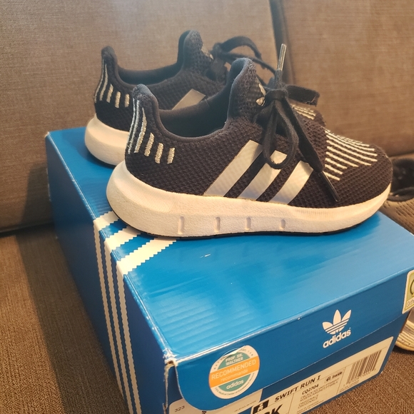 Boys gym shoes Size 7 and 8 - Picture 2 of 5